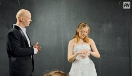 В Павлодаре любительский театр бесплатно показал «не ангельский» спектакль