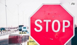 Павлодарский водитель сбил два дорожных указателя и скрылся