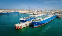 На ТМТМ возобновилась транспортировка грузовых автомобилей через Каспий