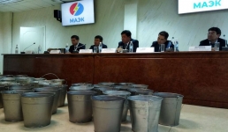 Наглядный пример: на публичные слушания в Актау первый замакима принес 100 ведер для воды