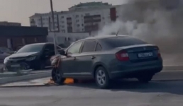 В праздничный день в Актау загорелся автомобиль