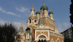 Павлодарская певица встретила Пасху в Ницце