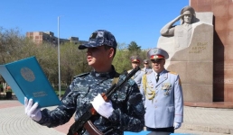 «Служить с честью»: в Павлодаре молодые полицейские приняли присягу