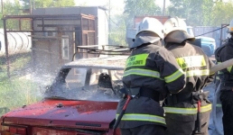 В Павлодаре горел легковой автомобиль