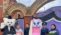 В Павлодаре сотрудники изолятора заказали аниматоров для Дома мамы