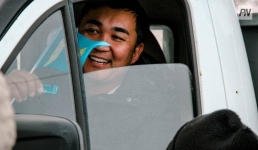 Лица павлодарцев разрисуют в цвет флага