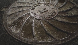 Жильцы павлодарской многоэтажки пожаловались на кафе из-за проблем с канализацией