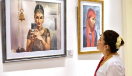 Павлодарскую художницу попросили подольше остаться в Астане