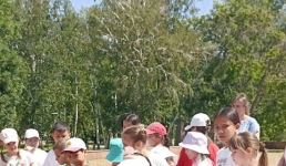 Юные музыканты Павлодара возложили цветы к памятникам героев