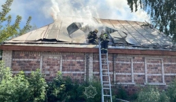 Кровля частного дома загорелась в Павлодаре