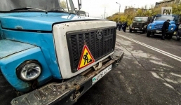 В Павлодаре устраняют повреждение на водопроводе