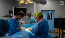 В Павлодаре прооперировали женщину, страдающую редким заболеванием