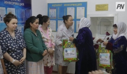 Павлодарский совет матерей поздравил молодых мамочек с Днем семьи