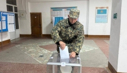 Павлодарские гвардейцы строем пришли на референдум