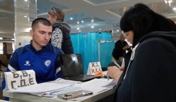 Футболисты «Иртыша» сыграли перед избирательным участком