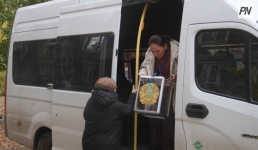 Голосование с доставкой на дом: к кому из павлодарцев отправился избирком