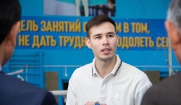 Призер Парижской Олимпиады поздравил павлодарских детей