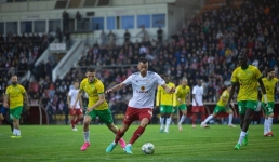 Борьба за «золото» в элите казахстанского футбола обостряется