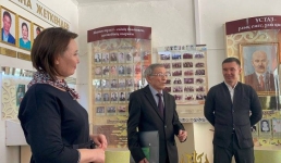 Школьники Аккулы встретились с писателем