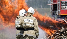 Экибастузские пожарные потушили горящий дом