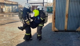 Экибастузские огнеборцы учились тушить пожар при нулевой видимости