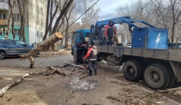 Десятки аварийных бригад в Павлодаре вывели на борьбу с непогодой