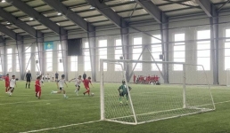 Подростки пяти городов Казахстана гоняют мяч в Павлодаре