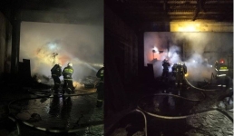 В Павлодаре потушили пожар в мебельном цехе