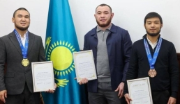 Аким Павлодара встретился с мировыми чемпионами