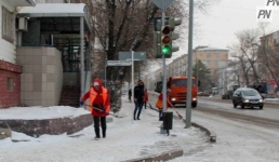 В Павлодаре увеличат число уборщиков снега