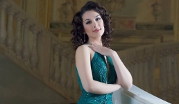 Павлодарская оперная дива поздравила верующих с праздником