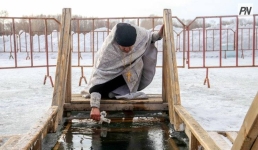 В Павлодаре прошло Великое освящение воды в речной купели