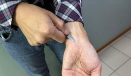 Экибастузец порезал себе вены около банка