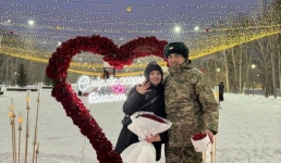 В Павлодаре гвардеец после присяги сделал девушке предложение