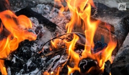 В Павлодаре потушили горящую автомойку