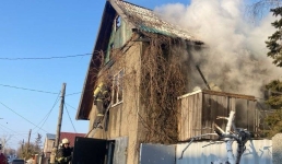 В Экибастузе пожарные спасли от огня автомобиль