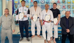 В Павлодаре полицейские сразились в рукопашном бою