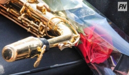 Музыка Победы: в павлодарском торговом центре устроили концерт