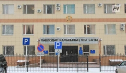 Павлодарца осудили за кражу еды из холодильника соседки