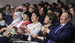 Мам павлодарских полицейских наградили за воспитание ответственных детей