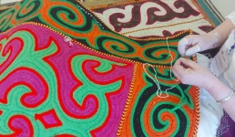 От ремесла к рекордам: искусство ковроткачества возрождают в Павлодарской области