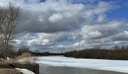 Аким Павлодарской области с воздуха осмотрел паводкоопасные районы