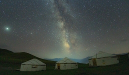 Юрта и звёзды в небе: как переселенцы из Китая оживляют в Успенке древнюю магию