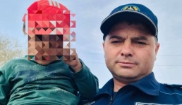 В Иртышске участковый помог вернуть домой потерявшегося малыша