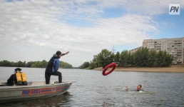 В Павлодарской области машина въехала в озеро