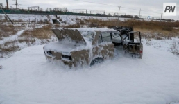 Гвардейцы потушили загоревшееся авто в Павлодаре