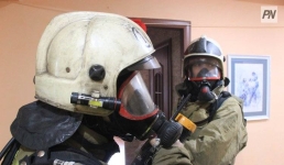 Павлодарские спасатели учились справляться со стрессом в дыму