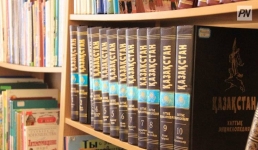 Павлодарцев впервые поздравили с Национальным днём книги