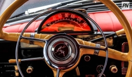 Раритеты, скорость и сила: павлодарские автолюбители устроили шоу