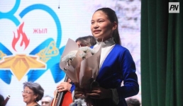 «Жди меня…»: концерт в Павлодаре начался со стихов и минуты молчания